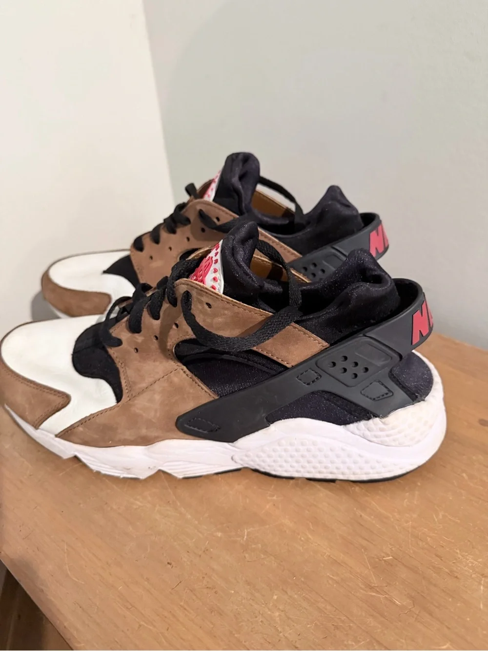 Nike Air Huarache LE Bison in size 10